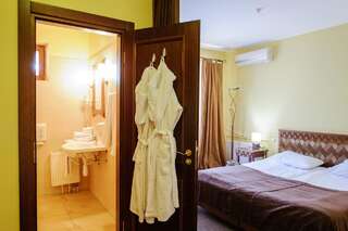 Отель Трипольское Солнце Подгорцы Двухместный номер с 1 кроватью или 2 отдельными кроватями-2